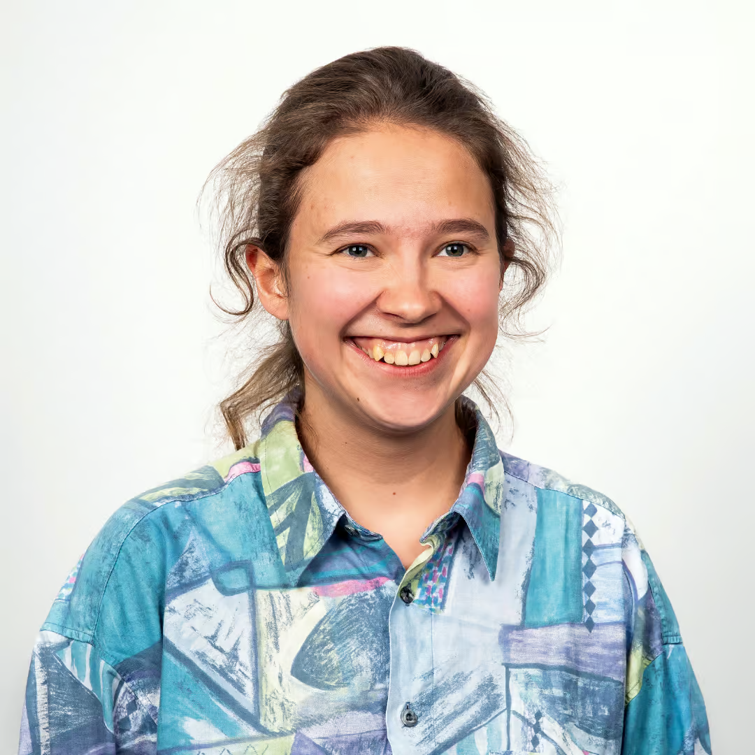 imgi_18_Lucie-Professional-Headshot
